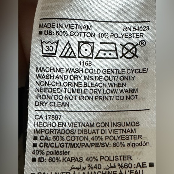 Believe in Santa 🧑‍🎄 t-shirt from Old Navy. Size Large. Great graphic. - Picture 4 of 5